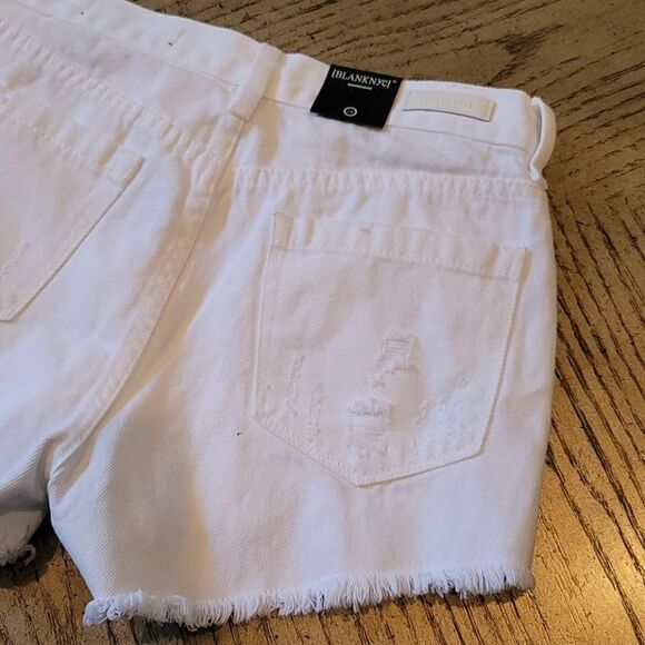 BLANK NYC size 26 white jean shorts NWT - Picture 7 of 9